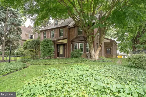 52 Rock Glen Rd, Wynnewood, PA 19096