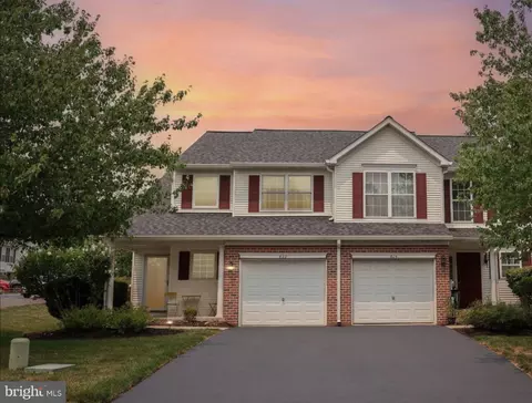 602 Red Rock Cir, Royersford, PA 19468