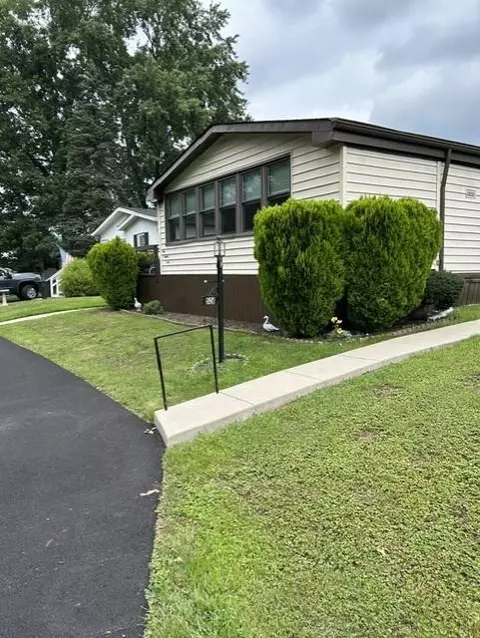 526 Ramblewood Ln, North Wales, PA 19454