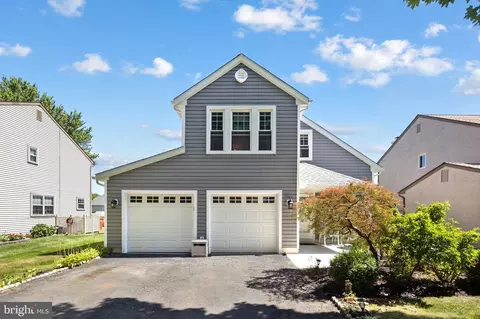 12 Pebble Dr, Horsham, PA 19044