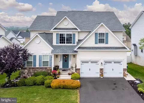 2216 Sunnyvale Dr, Pennsburg, PA 18073