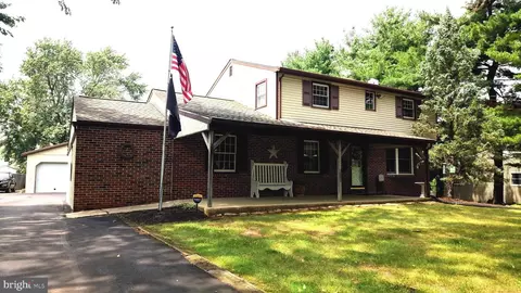 571 Township Line Rd, Telford, PA 18969