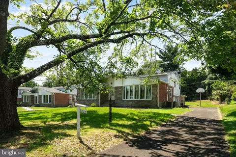 7942 Oak Hill Dr, Cheltenham, PA 19012