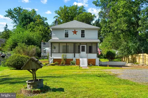 21 Perkiomen Ave, Spring Mount, PA 19478