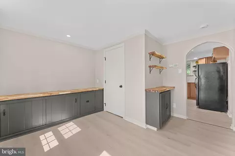 Entry Way - 21 Perkiomen Ave, Spring Mount, PA 19478 photo 7 of 14