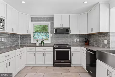 Kitchen - 1162 Dewitt Rd, Wayne, PA 19087 photo 3 of 5