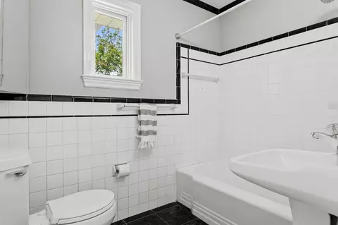 Bath - 1162 Dewitt Rd, Wayne, PA 19087 photo 2 of 8