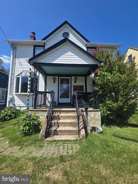 215 Byberry Ave, Hatboro, PA 19040