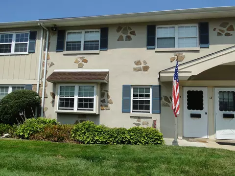 15 Kearney Dr, North Wales, PA 19454