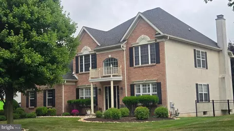 121 Avondale Dr, North Wales, PA 19454