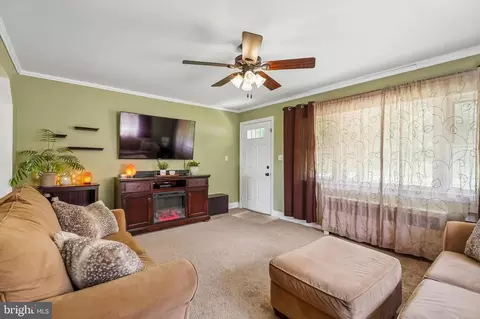 Entry Way - 329 E Mt Kirk Ave, Norristown, PA 19403 photo 1 of 1