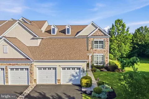 425 Primrose Dr, Lansdale, PA 19446