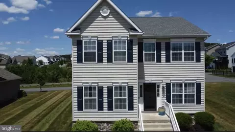 2114 Larkspur Ct, Pennsburg, PA 18073