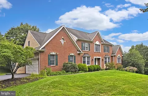 2 Whitefield Dr, Lafayette Hill, PA 19444