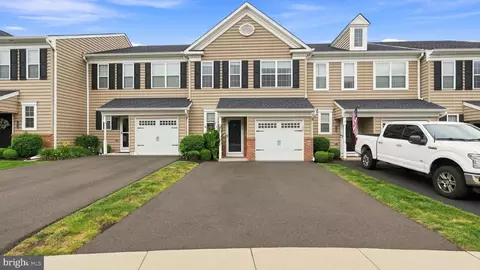 319 W Hamlin Ave, Telford, PA 18969