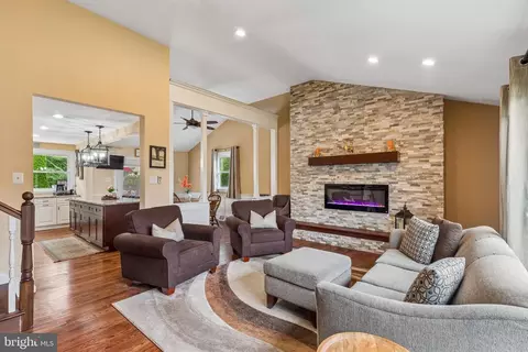 672 Killdeer Ln, Huntingdon Valley, PA 19006