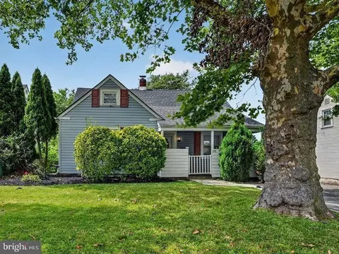 28 W County Line Rd, Hatboro, PA 19040