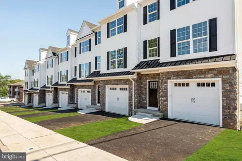 207 W Eighth St, Bridgeport, PA 19405