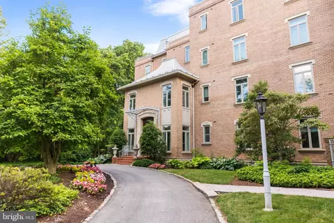 414 Old Lancaster Rd #203, Haverford, PA 19041