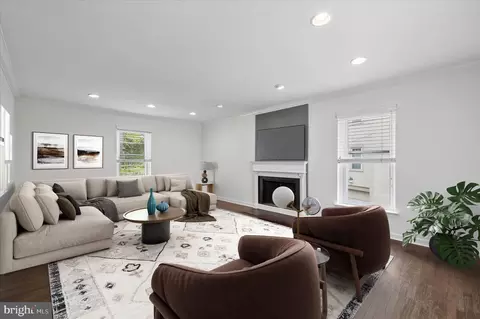 Living - 3 Hansen Ct, Narberth, PA 19072 photo 2 of 5