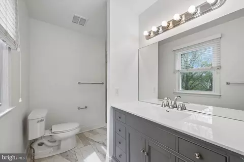 Bath - 3 Hansen Ct, Narberth, PA 19072 photo 1 of 2