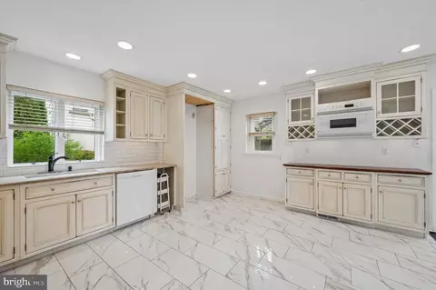 Kitchen - 3 Hansen Ct, Narberth, PA 19072 photo 2 of 3