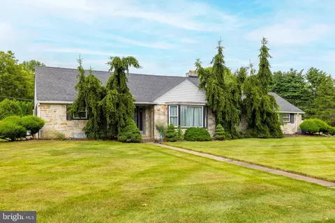 3946 Blake Rd, Huntingdon Valley, PA 19006