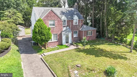 674 Meetinghouse Rd, Elkins Park, PA 19027
