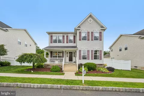 2041 Sunnyvale Dr, Pennsburg, PA 18073