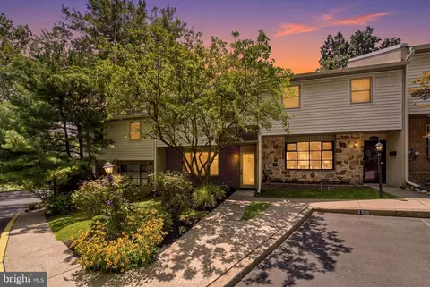 310 Woodside Cir, Dresher, PA 19025