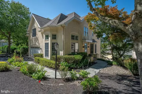 412 Merion Hill Ln, West Conshohocken, PA 19428