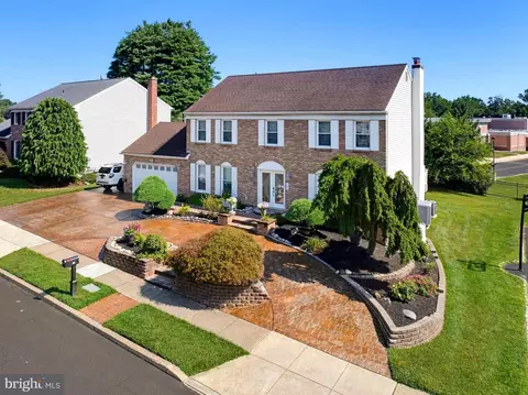 181 Pheasant Ln, Huntingdon Valley, PA 19006