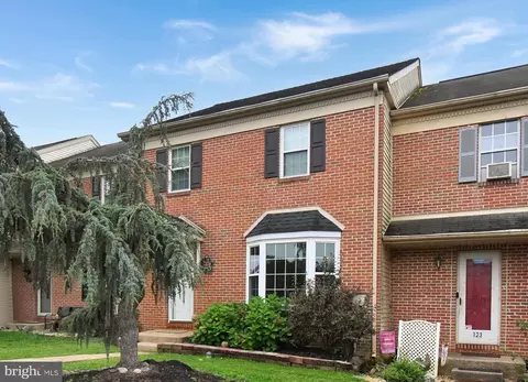 125 Goshen Rd, Schwenksville, PA 19473