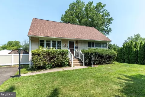 51 Saint Dunstans Rd, Hatboro, PA 19040
