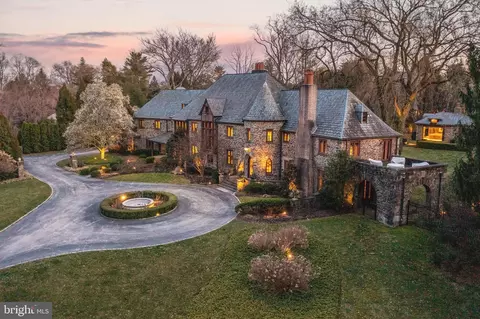 516 Fishers Rd, Bryn Mawr, PA 19010