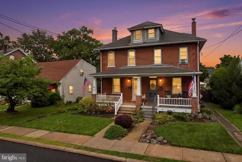 237 W Hamlin Ave, Telford, PA 18969
