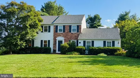 1255 Hazelwood Dr, Fort Washington, PA 19034