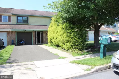 36 Greenwoods Dr, Horsham, PA 19044