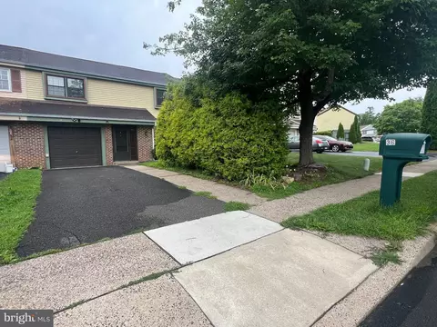 36 Greenwoods Dr, Horsham, PA 19044