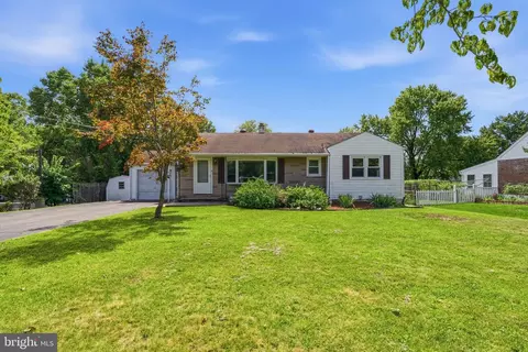 7 W Cherry Ln, Royersford, PA 19468