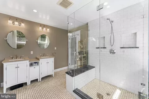 Bath - 101 Maple Ave, Wyncote, PA 19095 photo 1 of 2