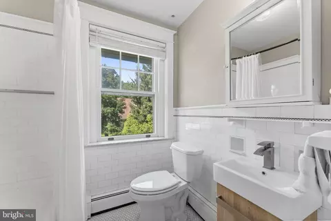 Bath - 101 Maple Ave, Wyncote, PA 19095 photo 2 of 2