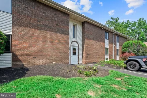 27 Hatters Ct #27, Hatboro, PA 19040