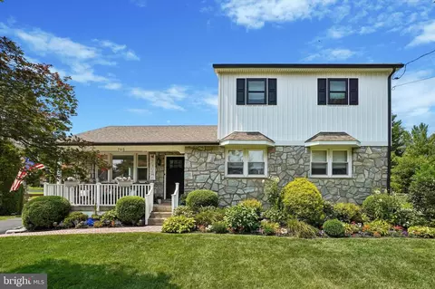 705 Hollow Rd, Phoenixville, PA 19460