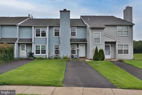 53 Bark Hollow Ln, Horsham, PA 19044