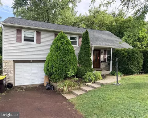 232 Woodlawn Dr, Lansdale, PA 19446