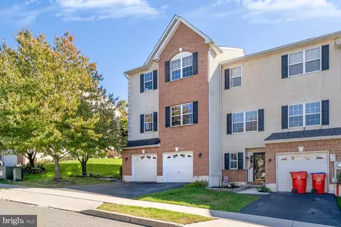 98 Stone Hill Dr, Pottstown, PA 19464