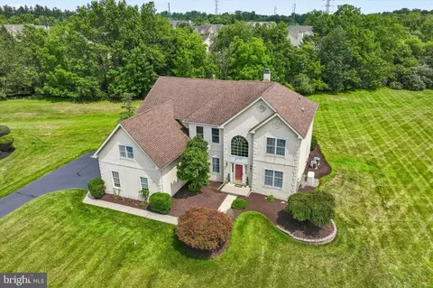 640 Willowbend Dr, Blue Bell, PA 19422