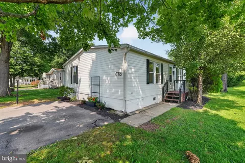 678 Walnut Ct, Red Hill, PA 18076
