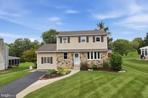 1385 Woodmere Rd, Pottstown, PA 19464